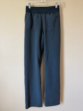 SET figs reversible scrubs straight leg pants (XS) and top (M) blue/gray